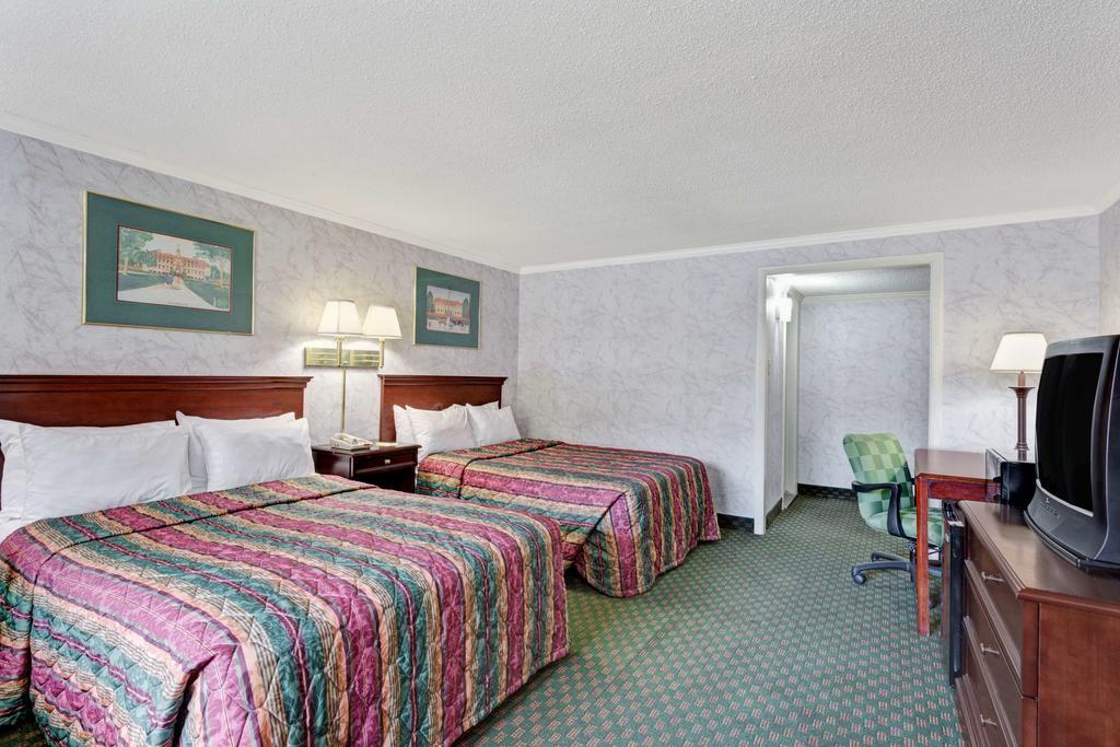 Days Inn Williamsburg Colonial Area Exterior foto